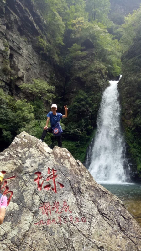 海岸岩崖的第一张照片--台湾认干亲服务网