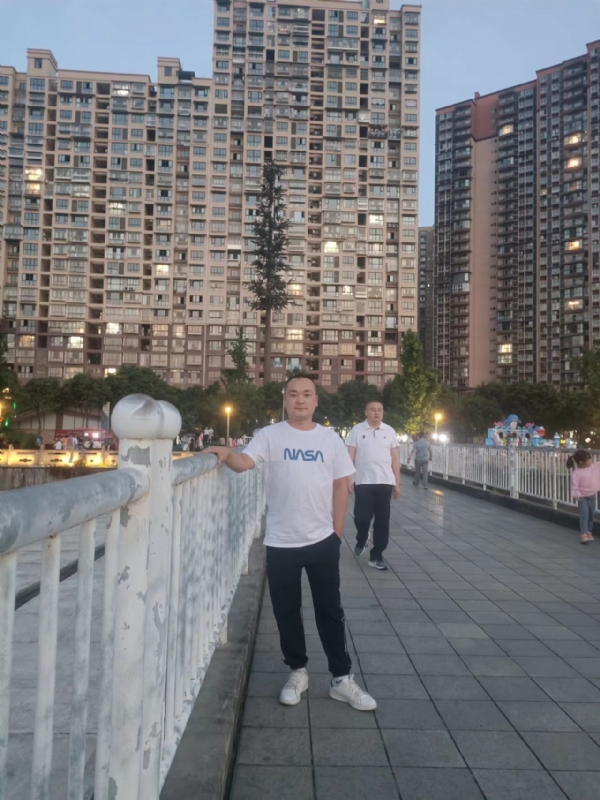 寂寞的男人的第一张照片--台湾认干亲服务网